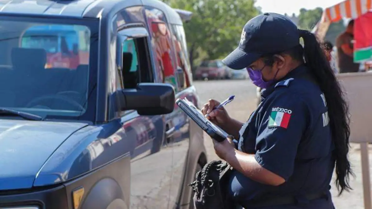 Infraccion conducir ley policia La Paz